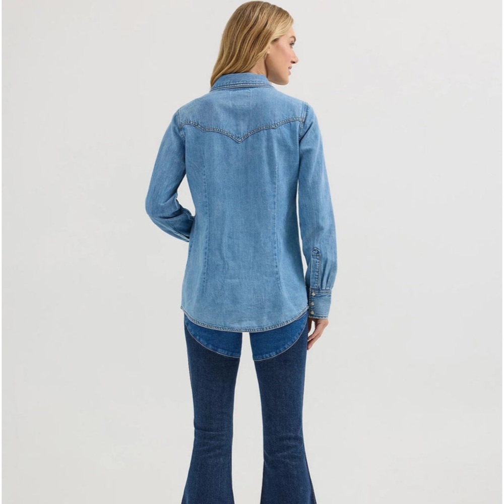 Lainey Wilson X Wrangler Denim Western Shirt - Picture 4 of 11